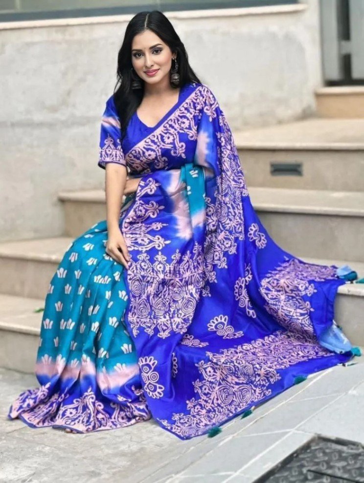 সফ্ট সিল্ক কাশ্মীরি ডিজিটাল প্রিন্ট শাড়ি