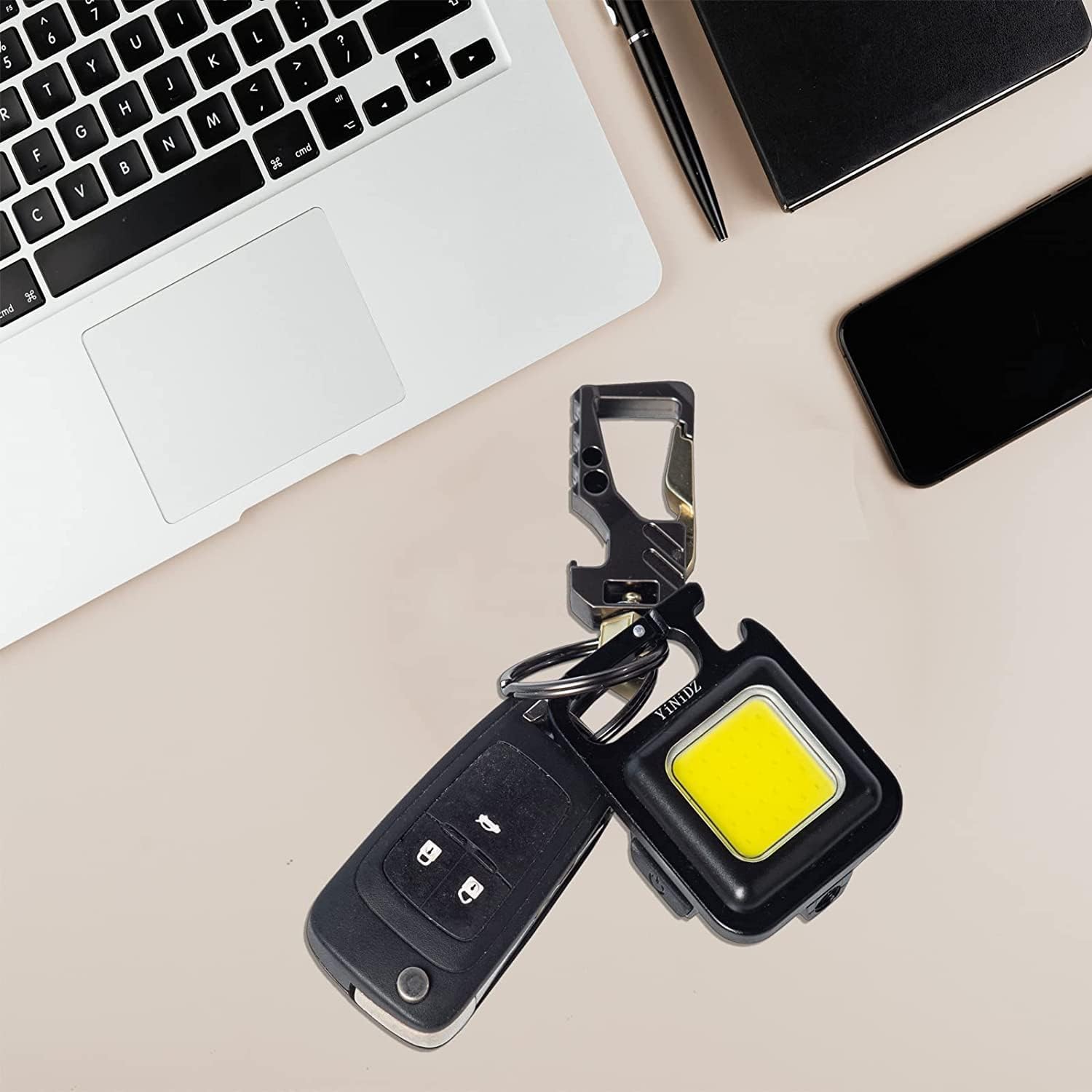 Multi-functional Outdoor Keychain Light with 800Lm COB and 3 Lighting Modes, for Camping, Hiking and Emergencies