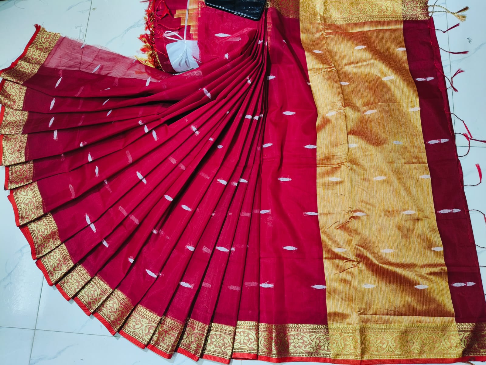 Mahisa Sharee with Blouse Piece